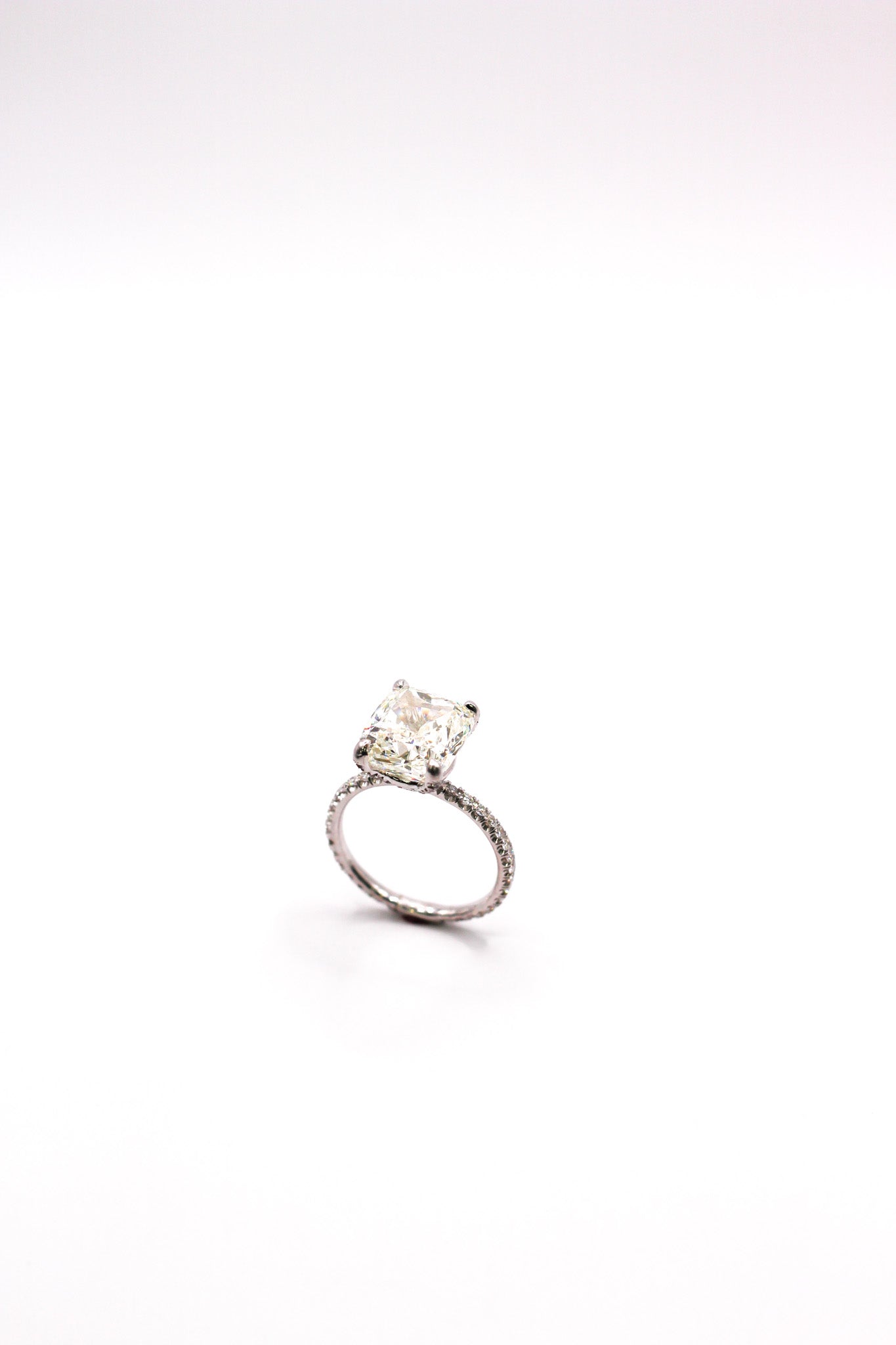 18KT White Gold Engagement Ring with Cushion Cut and Round Diamonds