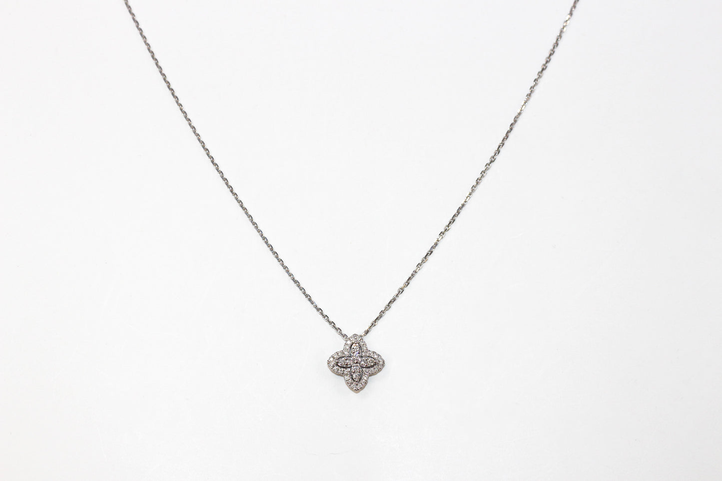 14KT White Gold Necklace with Round Diamonds