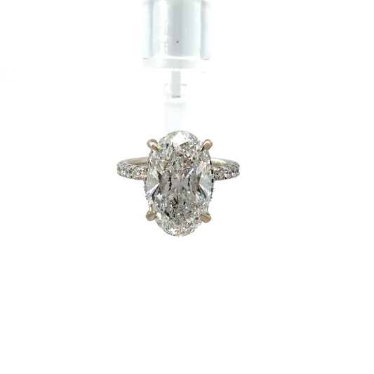 Lab Grown Diamond Oval 7ct Engagement Ring 18K with Side Diamond Band